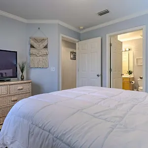 Holiday home Beautiful Townhome Steps From Miramar Beach!, Destin